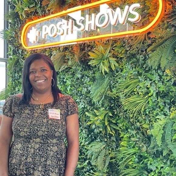 COPY - “Giveaway” mystery items for shows🎉🎊🎁🎈💃🕺 - Picture 6 of 14